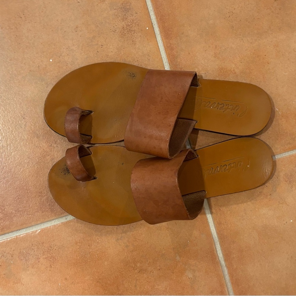 L’intervalle Brown Leather Sandals
